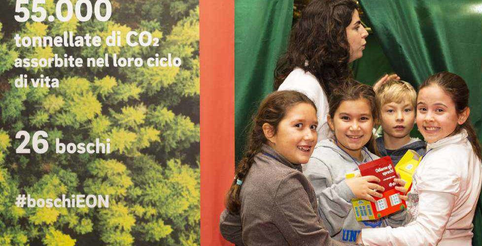 Illustrazione con bambini e risultati del progetto Boschi E.ON per la Giornata contro gli Sprechi