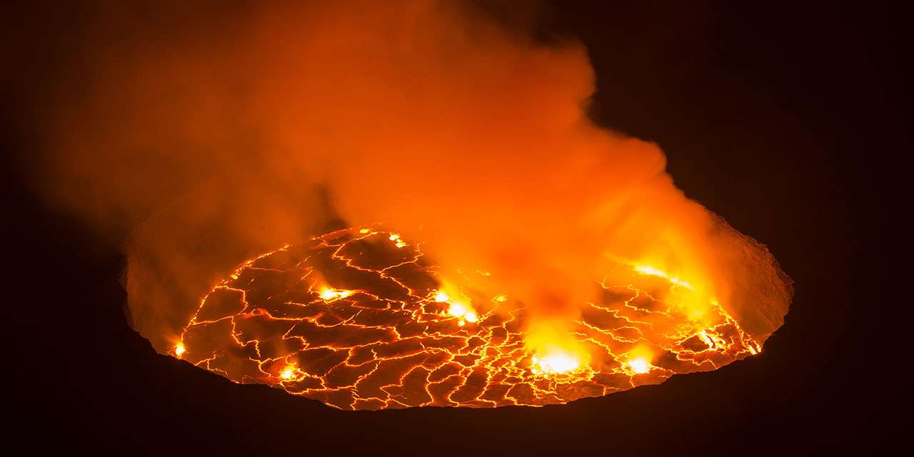 Magma di un vulcano, una potente fonte di energia  