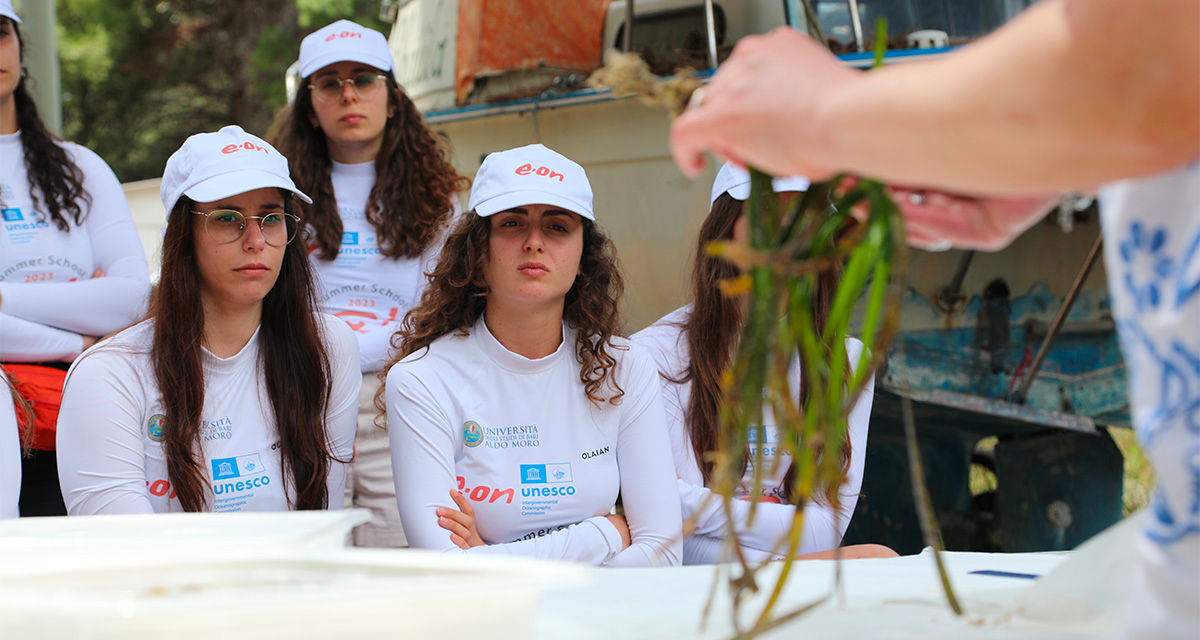Ragazzi apprendono i segreti della Posidonia oceanica e quali sono le migliori tecniche per il suo trapianto