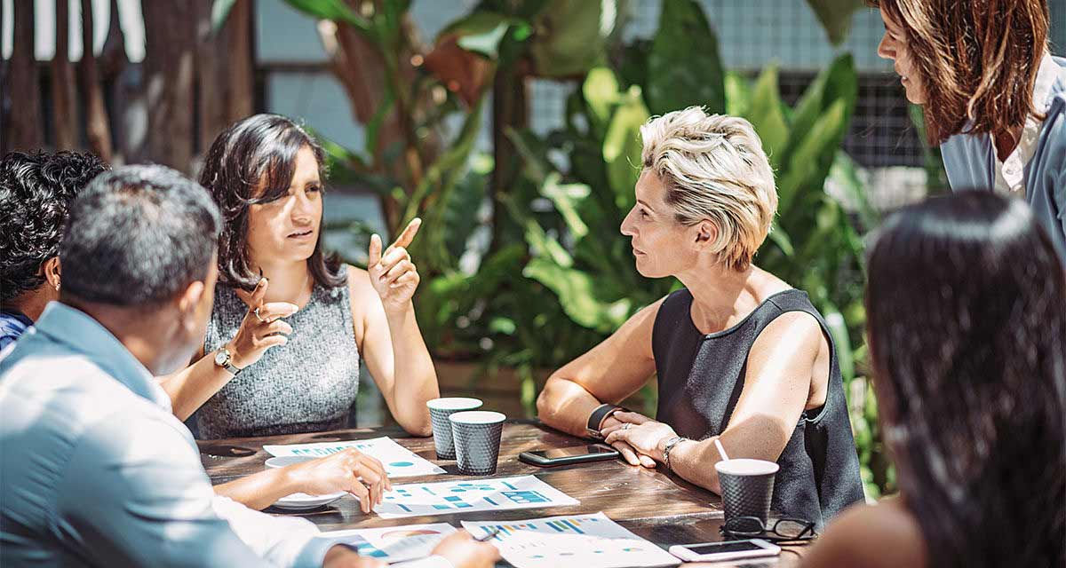 Alcuni condòmini si confrontano: il dialogo fa evitare le liti